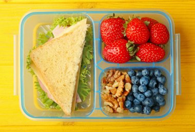 Sandviç ve beslenme çantası meyveleri 