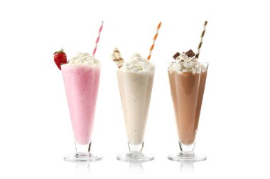 Bardaklarda lezzetli milkshakes 