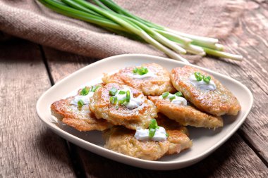 Lezzetli patates pancakes ile plaka