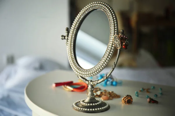 Серебряное зеркало — стоковое фото