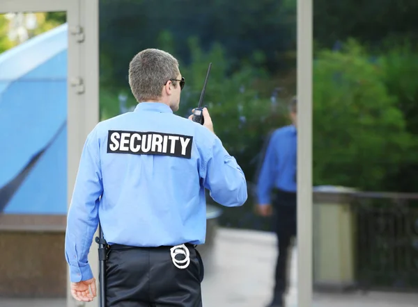 Guarda de segurança masculina — Fotografia de Stock