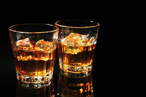 Buzlu viski bardak — Stok fotoğraf