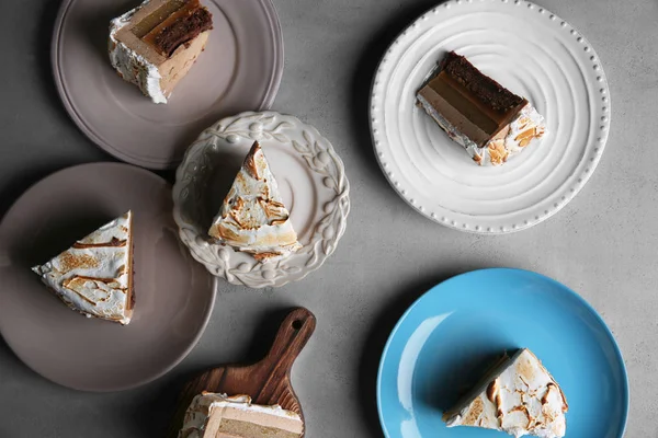 Leckerer Kuchen mit Schokolade — Stockfoto