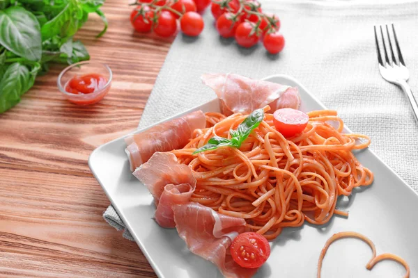 Spaghetti z sosem amatriciana — Zdjęcie stockowe