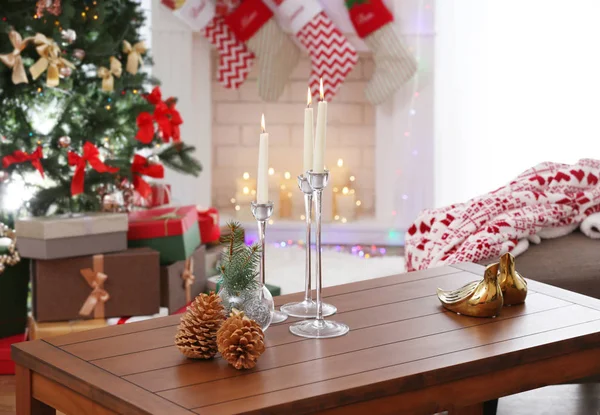 Décor de Noël sur table en bois — Photo