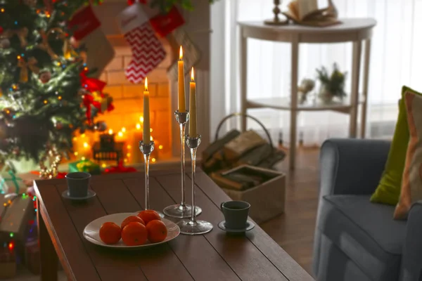 Sala de estar decorada para o Natal — Fotografia de Stock