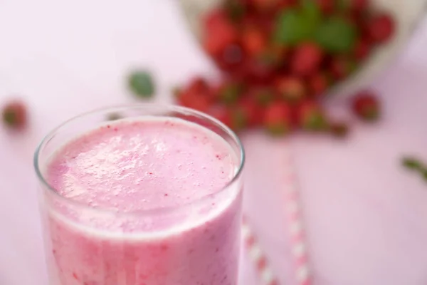 Cocktail di latte con fragola — Foto Stock