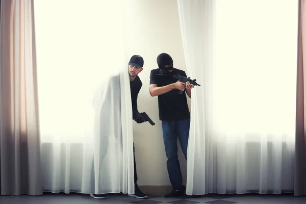 Male Thieves Gun Curtains — Stock Photo, Image