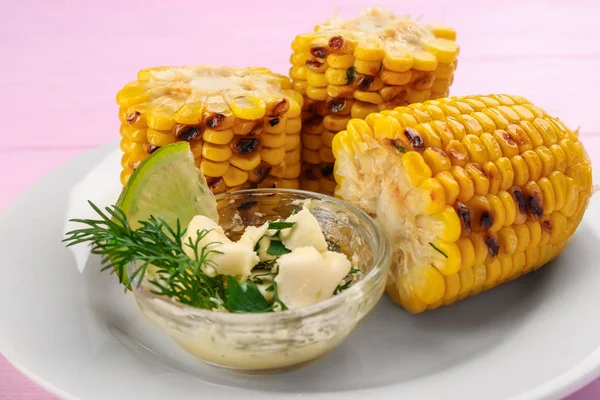 Placa de mazorcas de maíz a la plancha —  Fotos de Stock