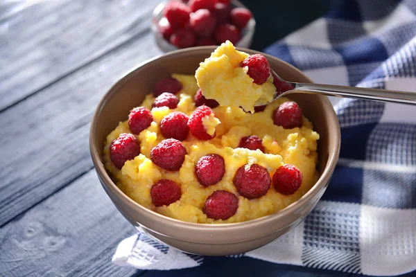 Delicious cornmeal porridge — Stock Photo, Image