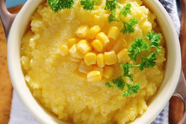 Sabroso desayuno de gachas de harina de maíz — Foto de Stock