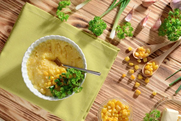 Sabroso desayuno de gachas de harina de maíz — Foto de Stock