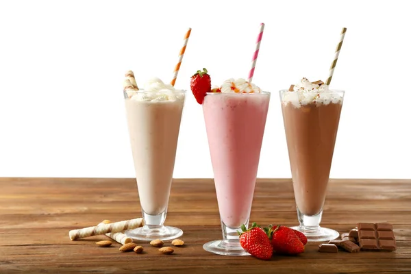 Νόστιμα milkshakes σε ποτήρια — Φωτογραφία Αρχείου