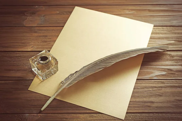 InkWell tüy kalemle — Stok fotoğraf