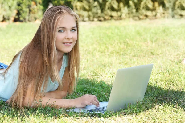 Pretty teenager girl — Stock Photo, Image