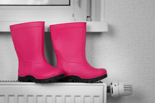 Heating radiator with rubber boots — Stock Photo, Image