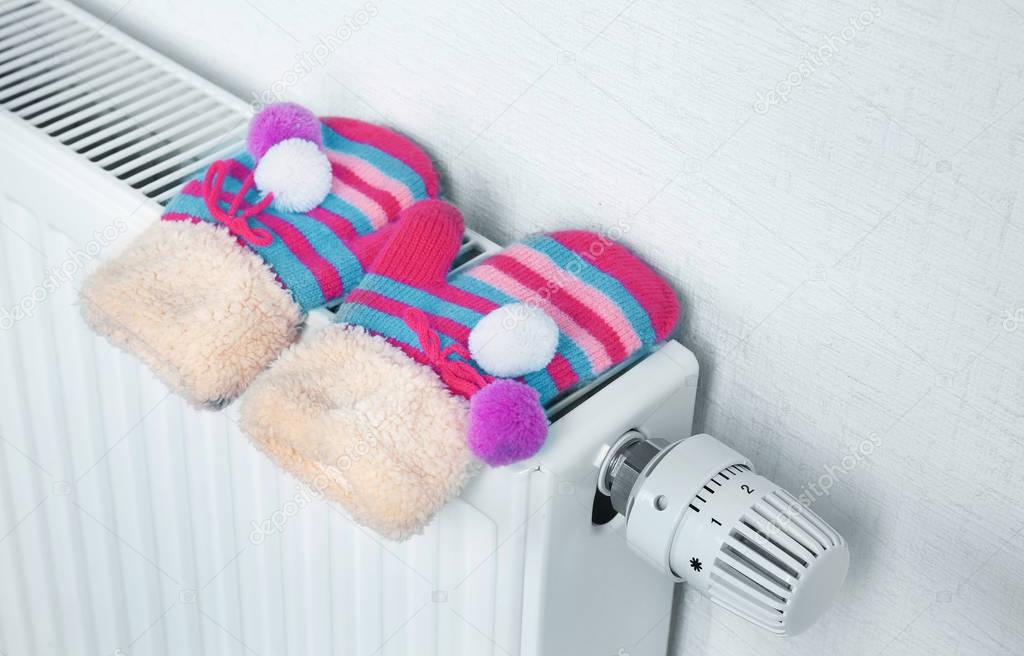 Heating radiator with knitted mittens