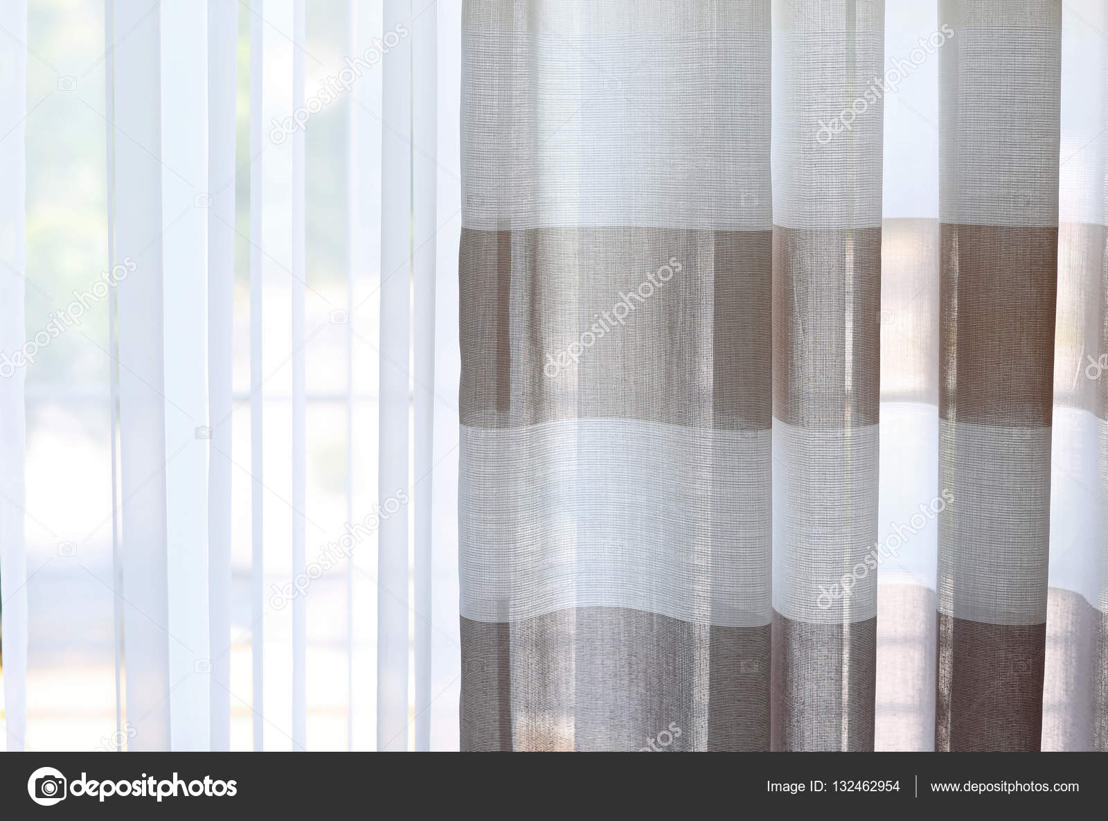 Kleurrijke Gestreepte gordijnen — Stockfoto © belchonock #132462954 Kleurrijke Gestreepte gordijnen — Stockfoto © belchonock #132462954