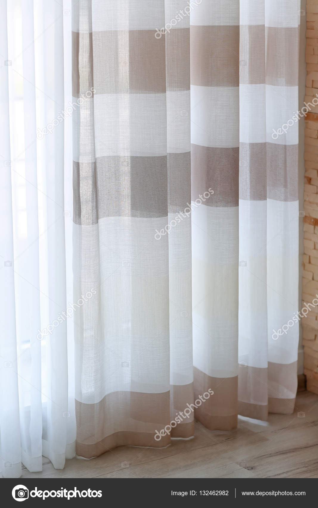 Kleurrijke Gestreepte gordijnen — Stockfoto © belchonock #132462982 Kleurrijke Gestreepte gordijnen — Stockfoto © belchonock #132462982