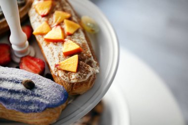 Lezzetli renkli eklerleri