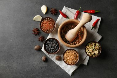 Farklı baharatlar ile kompozisyon  