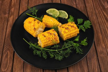 Izgara mısır malzemelerle