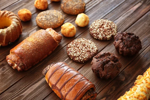 Produtos de padaria na mesa — Fotografia de Stock