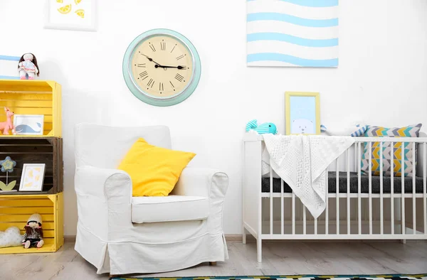 现代婴儿室的内部 — 图库照片