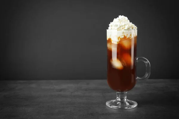 Café gelado na xícara — Fotografia de Stock