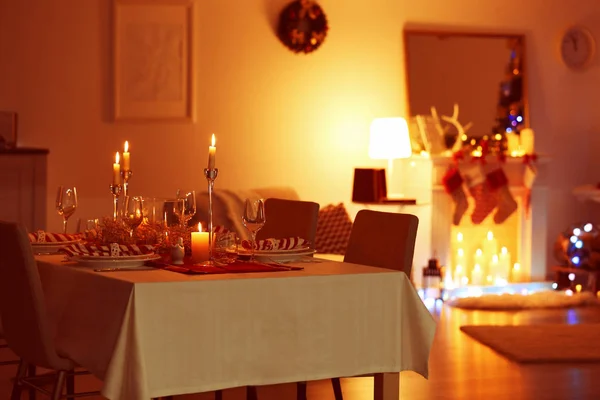 Mesa servida para o jantar de Natal — Fotografia de Stock