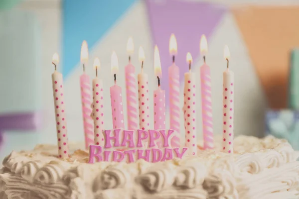 生日蛋糕加蜡烛 — 图库照片