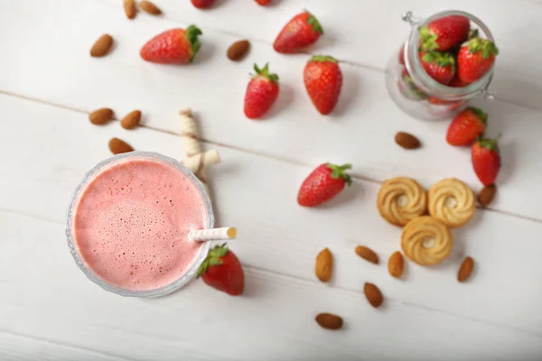 Smakelijke cocktail aardbei — Stockfoto