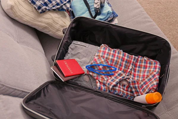 Open suitcase with clothes — Stock Photo, Image