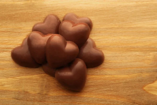 Chocolade harten op hout — Stockfoto