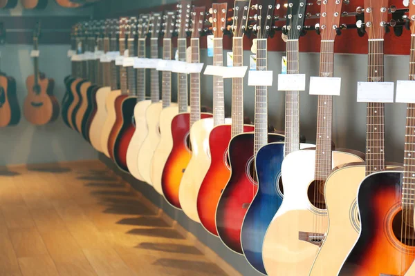 Guitars in music shop — Stock Photo, Image