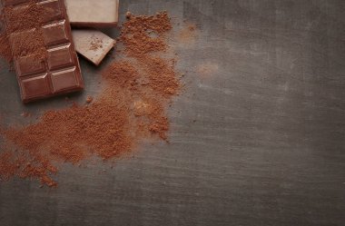 Kırık çikolata parçaları 