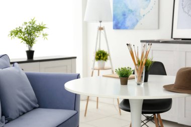 Açık renkli modern iç