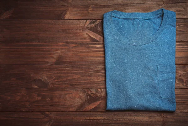 Пустий синій футболку — стокове фото