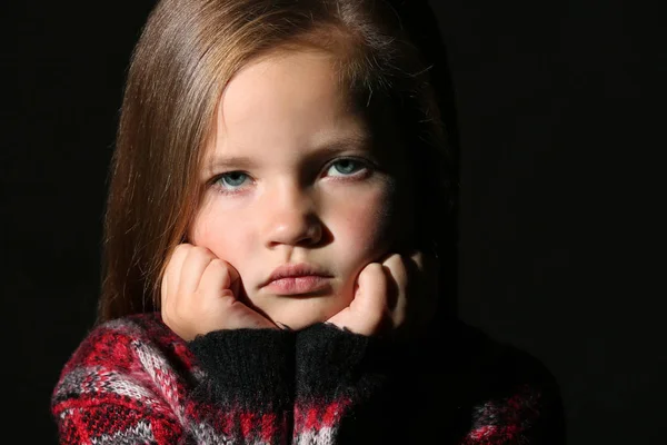 Portrait de mignonne petite fille — Photo