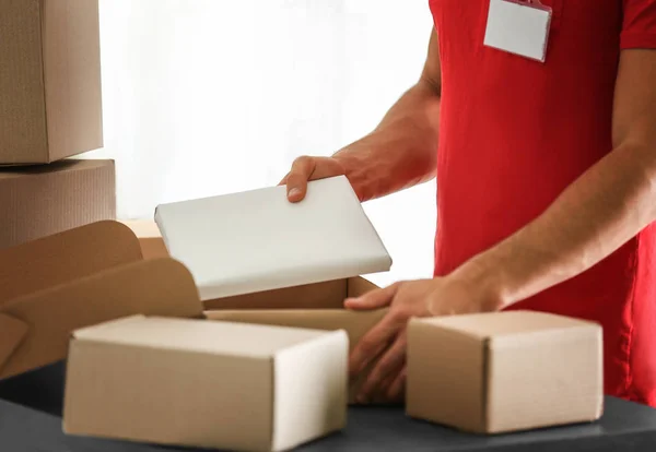 Courier putting parcel — Stock Photo, Image