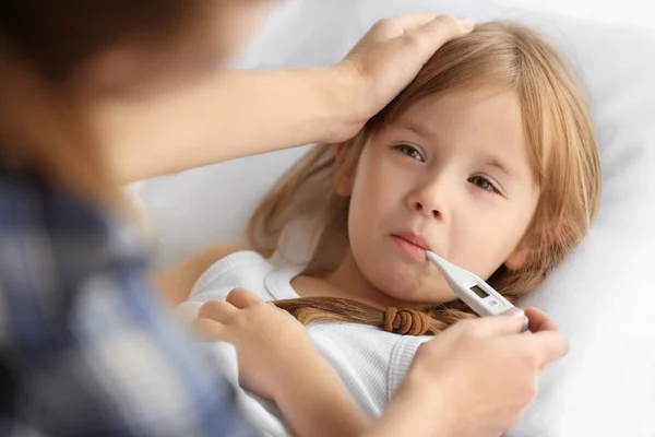 Temperatuur van de vrouw — Stockfoto