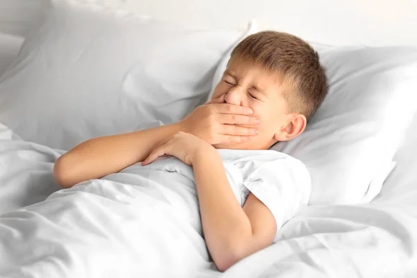 Pequeño niño enfermo — Foto de Stock