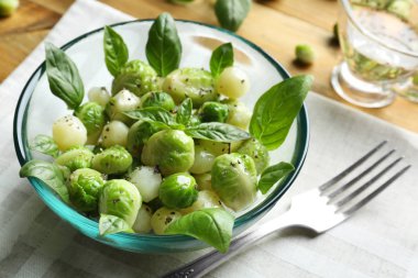 Lezzetli salata ile kase 