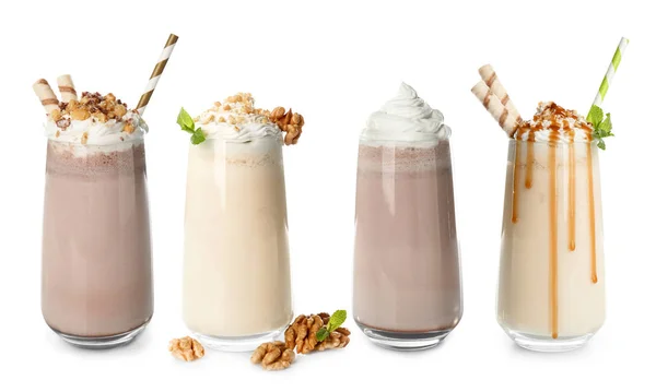 Gläser mit leckeren Milchshakes — Stockfoto