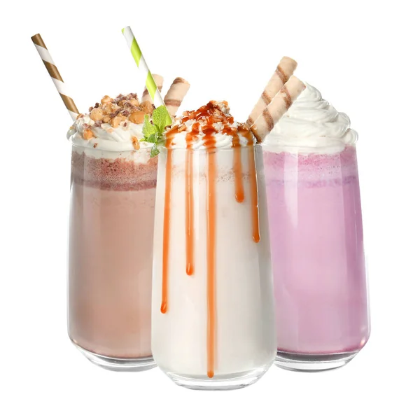 Gläser mit leckeren Milchshakes — Stockfoto