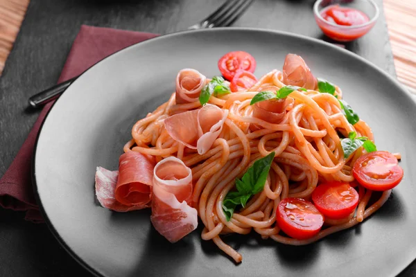 Spaghetti con salsa amatriciana — Foto Stock