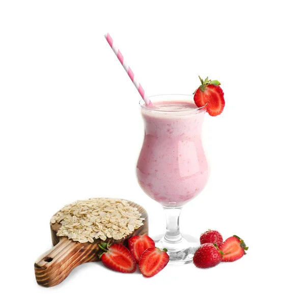 Frischer Milchshake mit Erdbeeren — Stockfoto