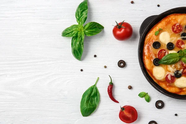 Delicious pizza with ingredients — Stock Photo, Image