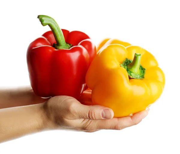 Mani che tengono peperoni — Foto Stock