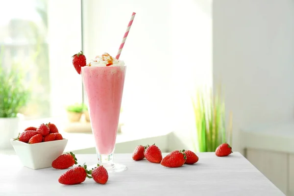 Milkshake delicioso em vidro — Fotografia de Stock